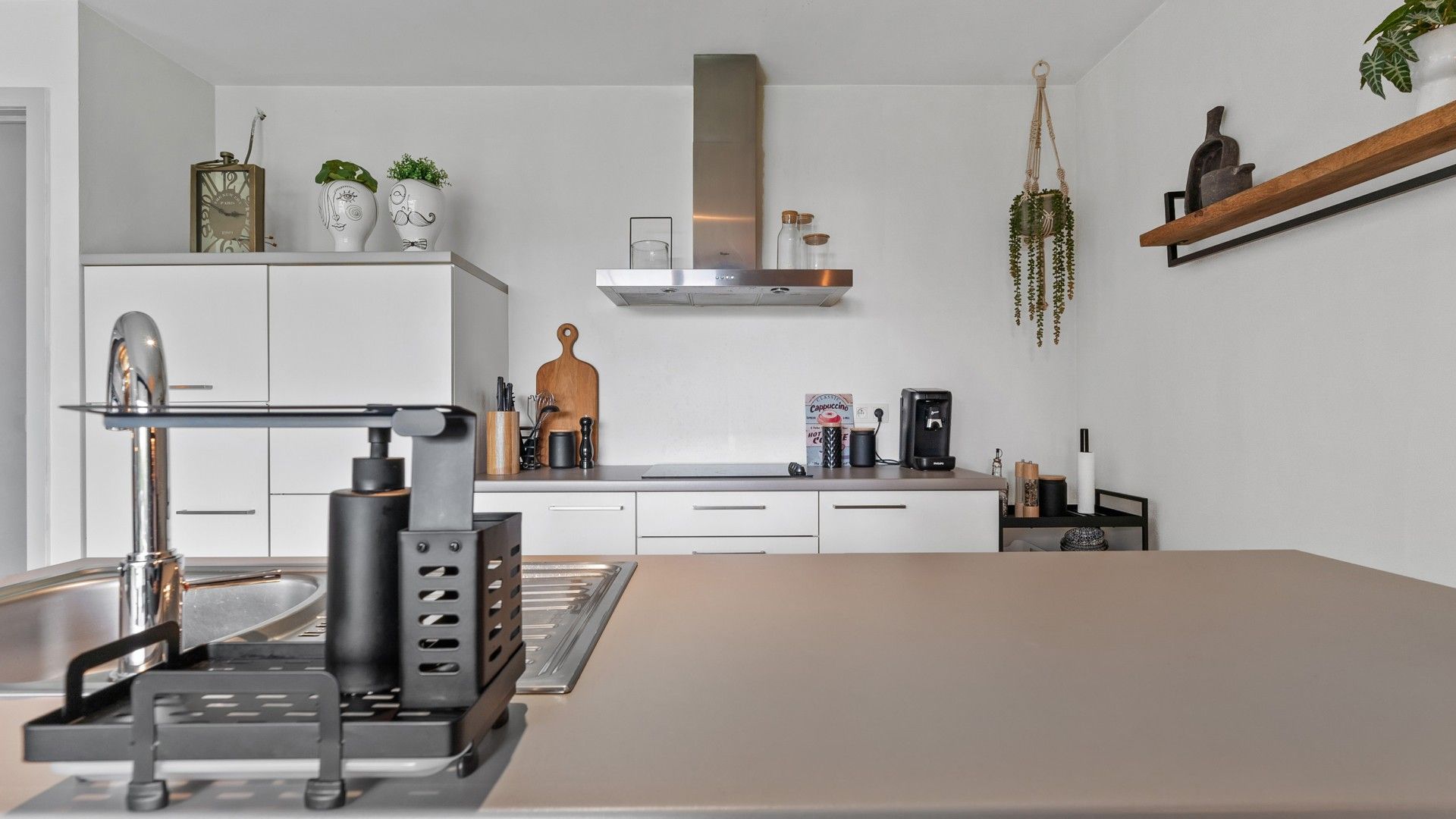 Gelijkvloers appartement met 2 slaapkamers, terras en tuin. Inclusief parking en kelderberging. foto 6