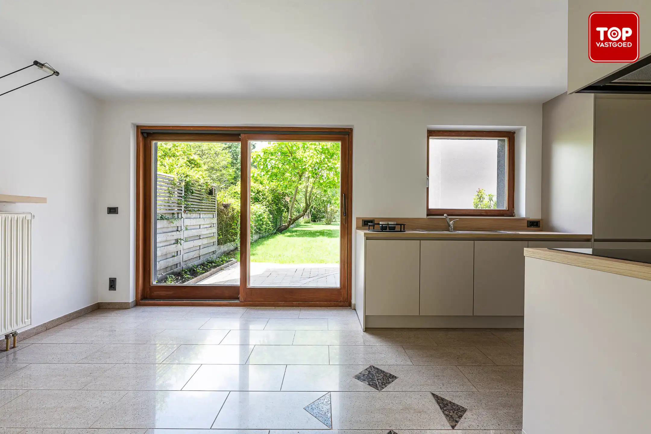 Gerenoveerde gezinswoning met garage en ruime tuin  foto 3