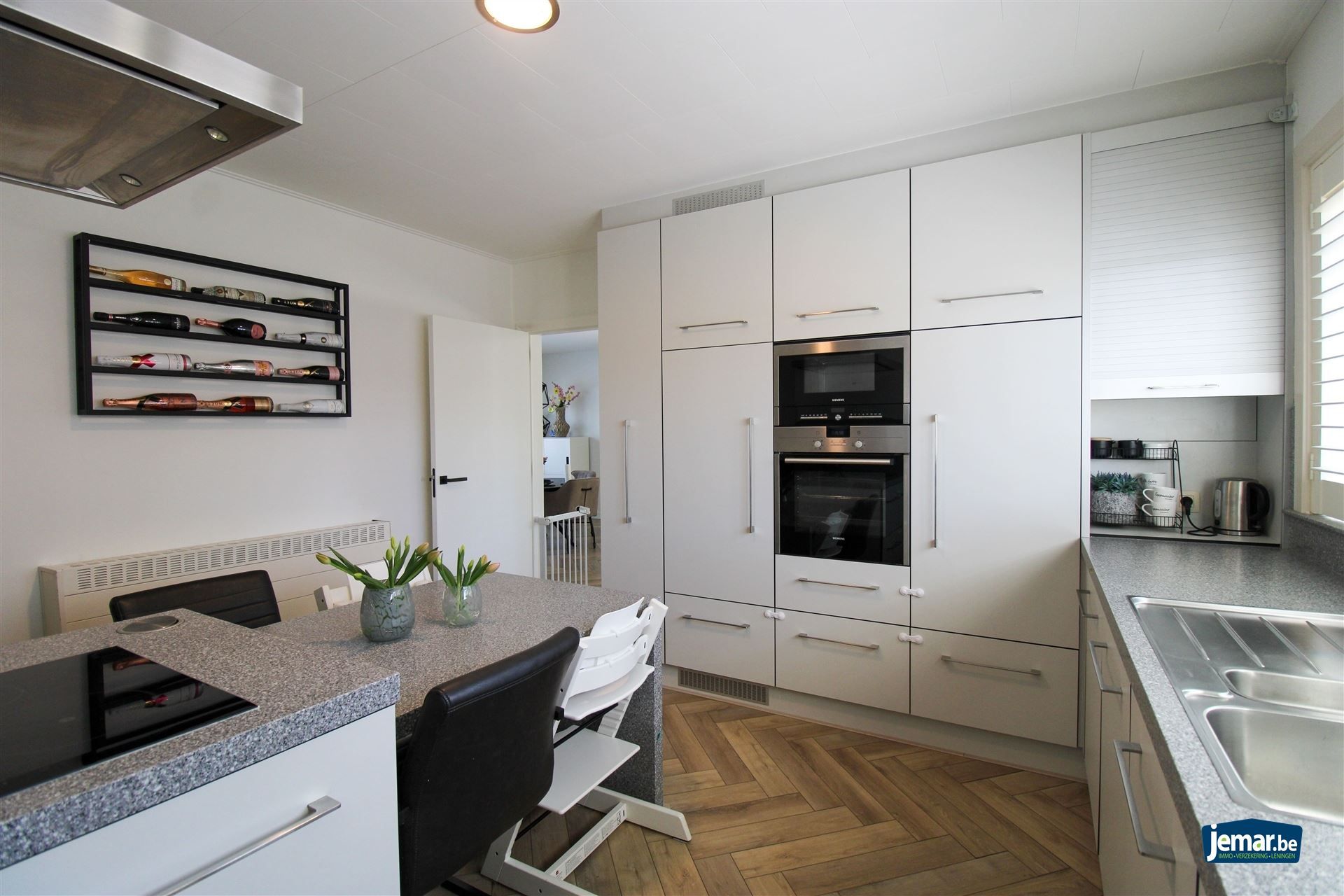 Instapklare gezinswoning met 5 slaapkamers gelegen op ruim perceel met verwarmd zwembad op ideale locatie te Maasmechelen! foto 7