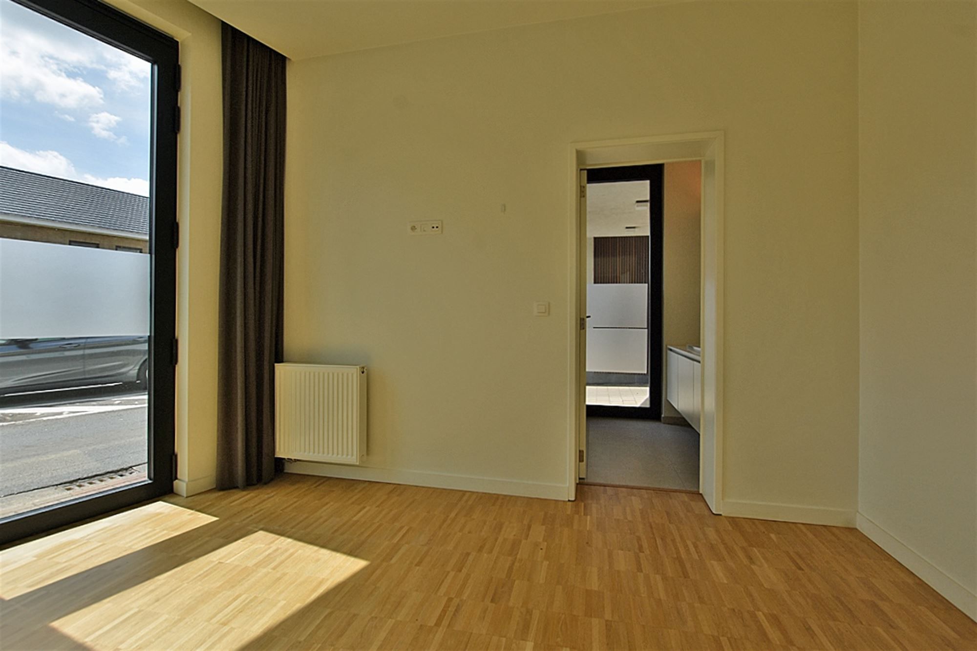 Aangenaam kwalitatief APPARTEMENT (gelijkvloers) met 1 slpk, 1 staanplaats en kelderberging foto 5