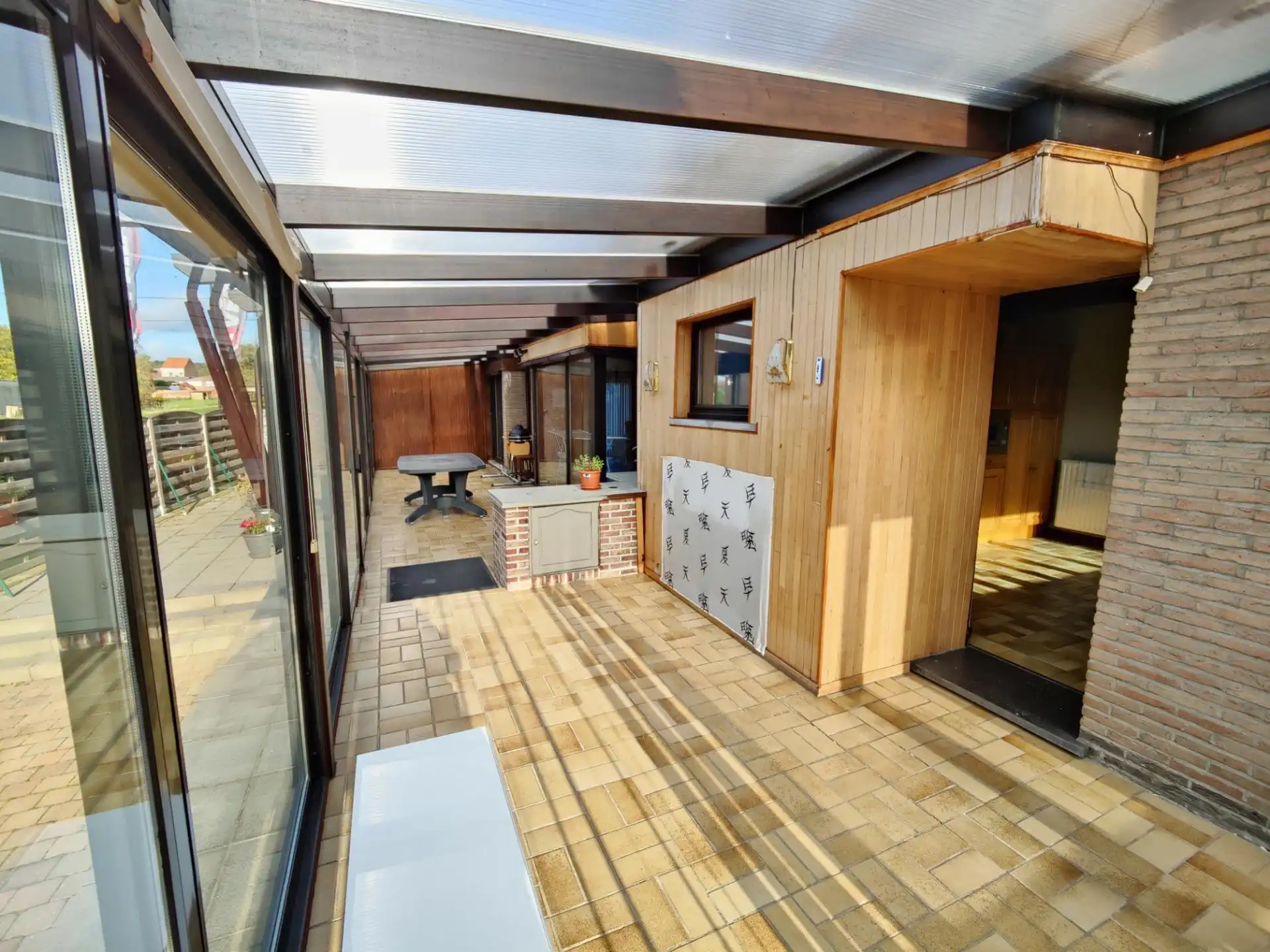 Ruim, gelijkvloers appartement met 2 slaapkamers & terras foto 5