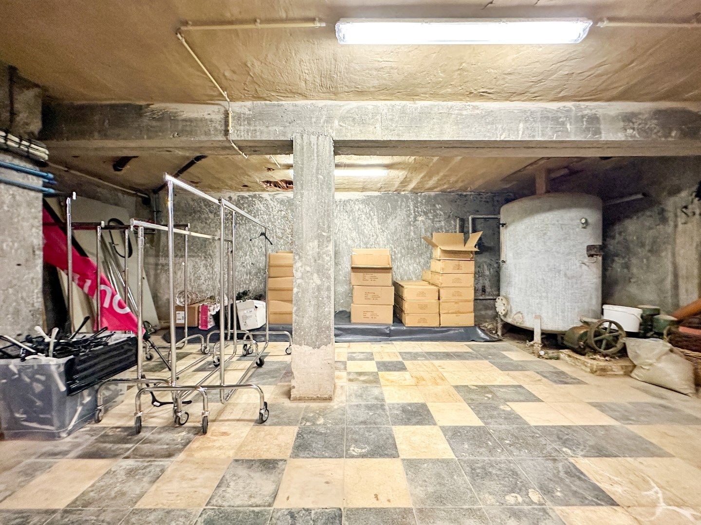 Instapklare handelsruimte hartje Veldegem, gunstige ligging foto 12