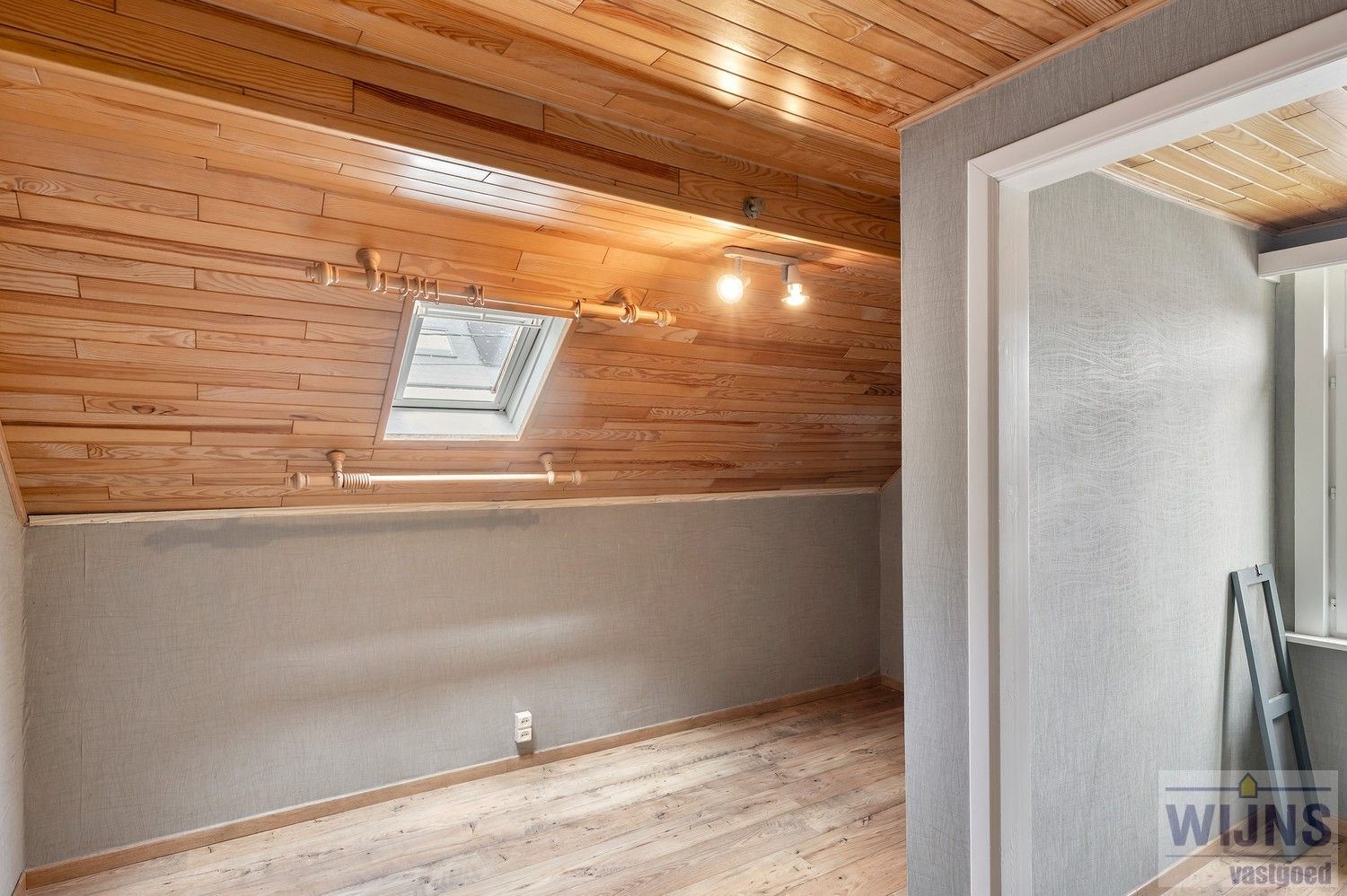 Mooi onderhouden woning met 2 slpkm foto 15