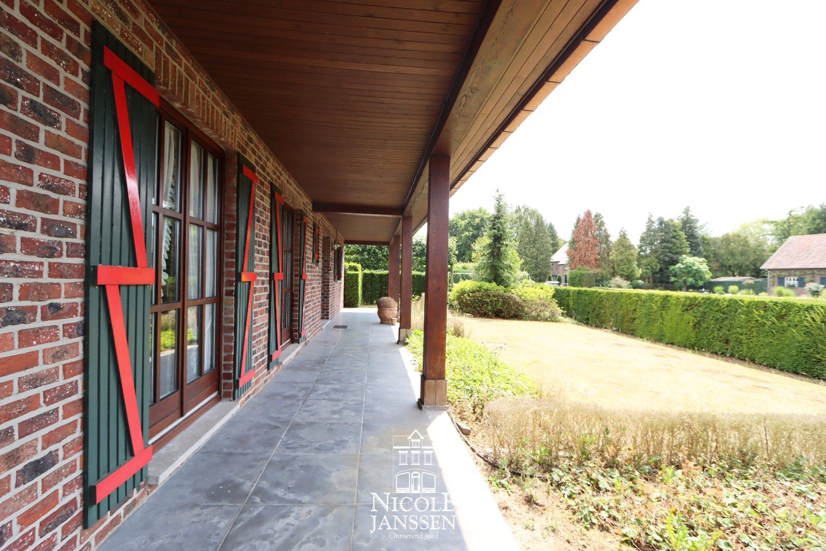 Ruime woning met grote kelder  foto 29