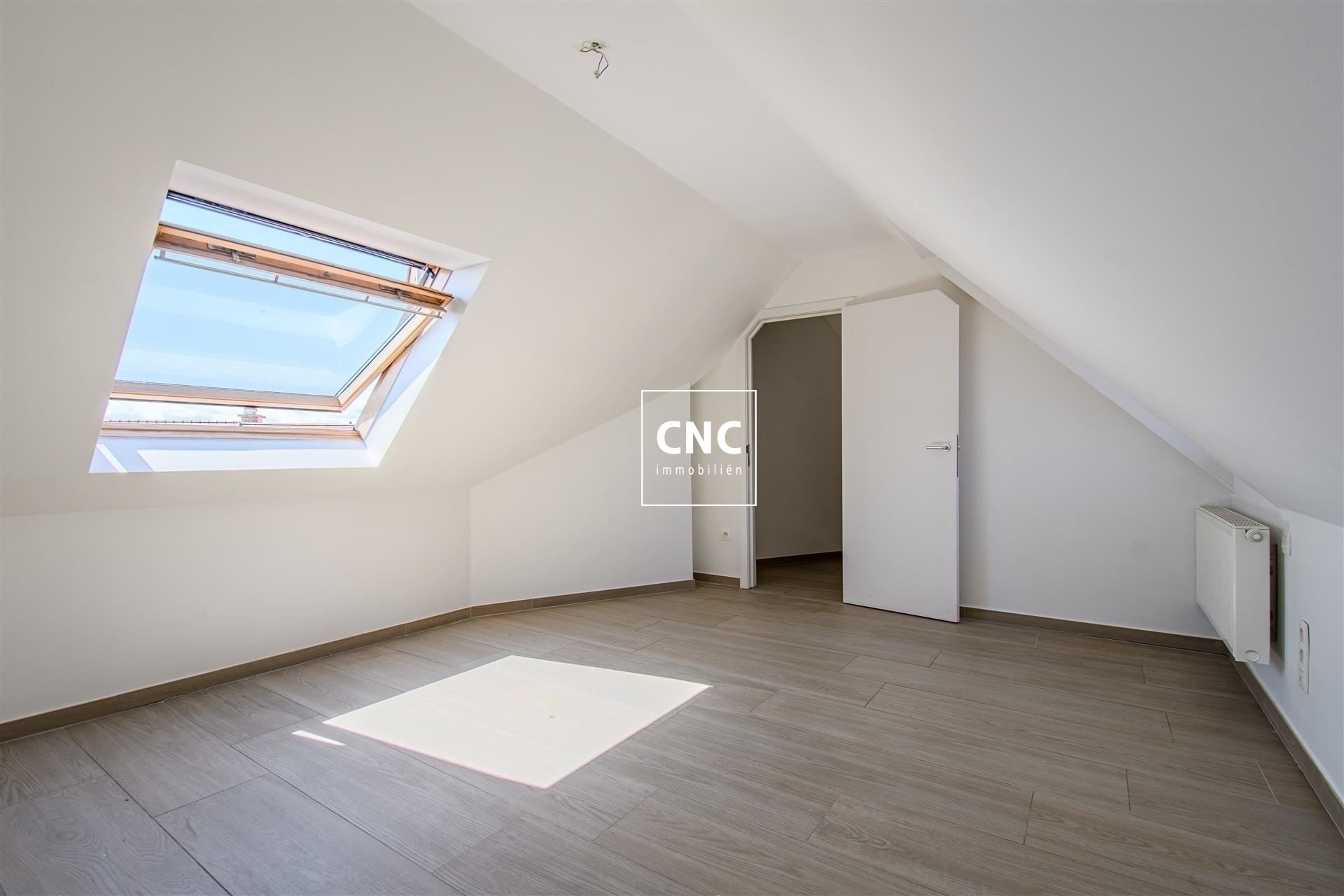 Lichtrijk en prachtig afgewerkt duplex-appartement foto 15