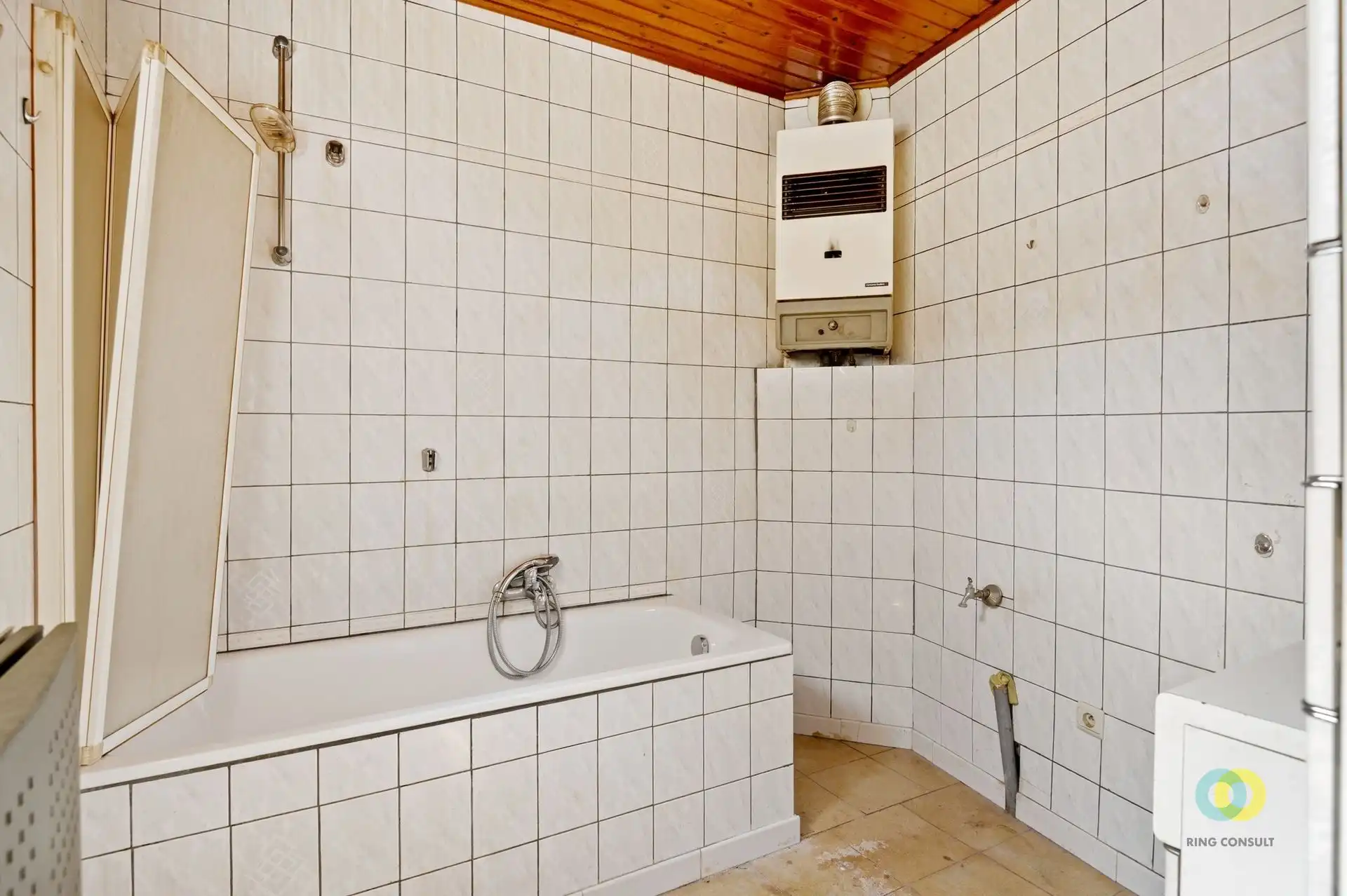 Woning met veel renovatie potentieel  foto 6