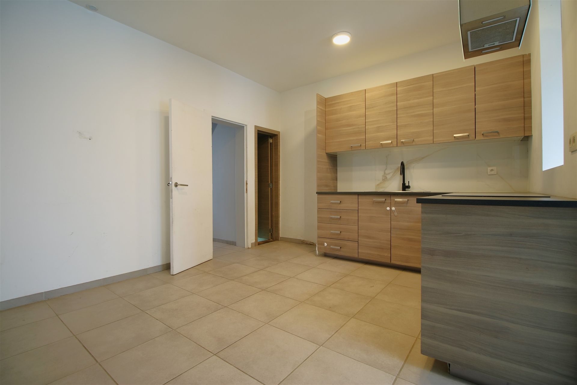 Vernieuwde gezellige woning in centrum Ruisbroek foto 6