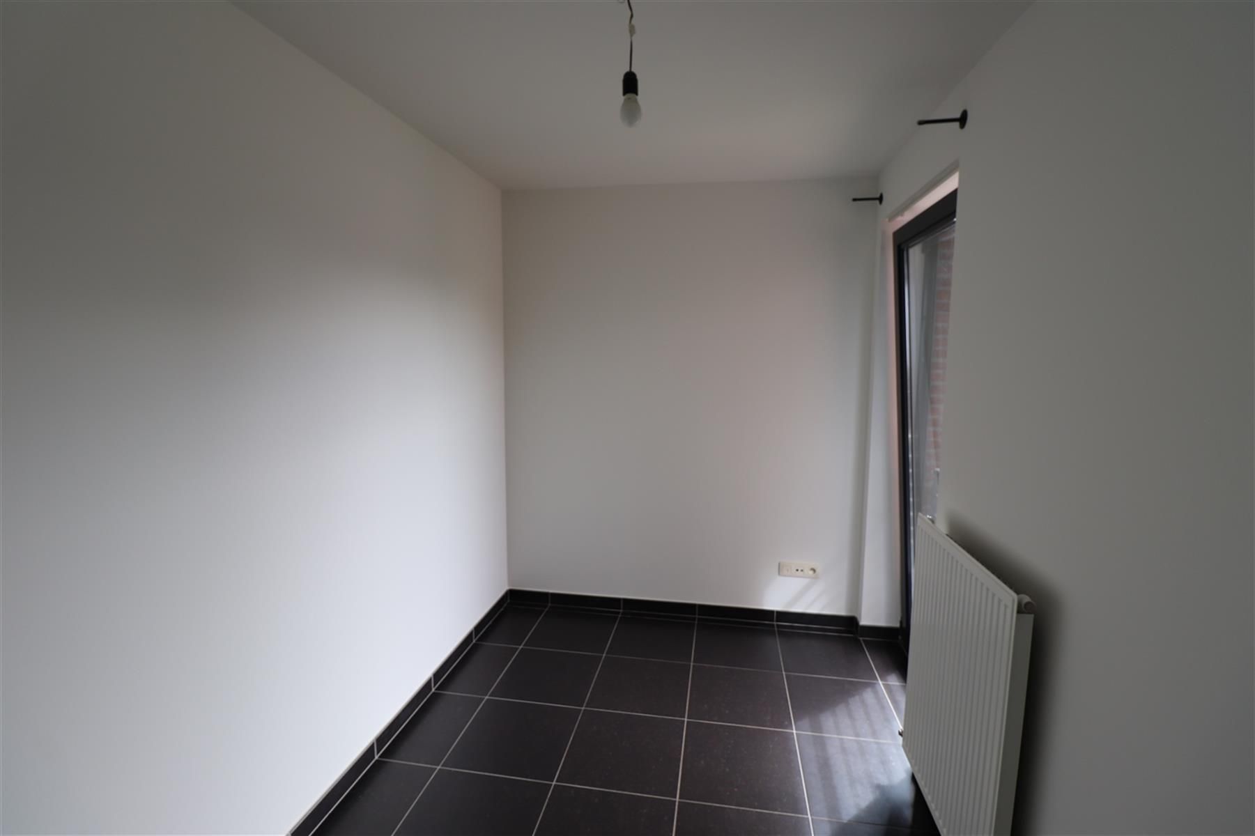 Een appartement op de 1ste verdieping met 2 slaapkamers en terras. foto 7