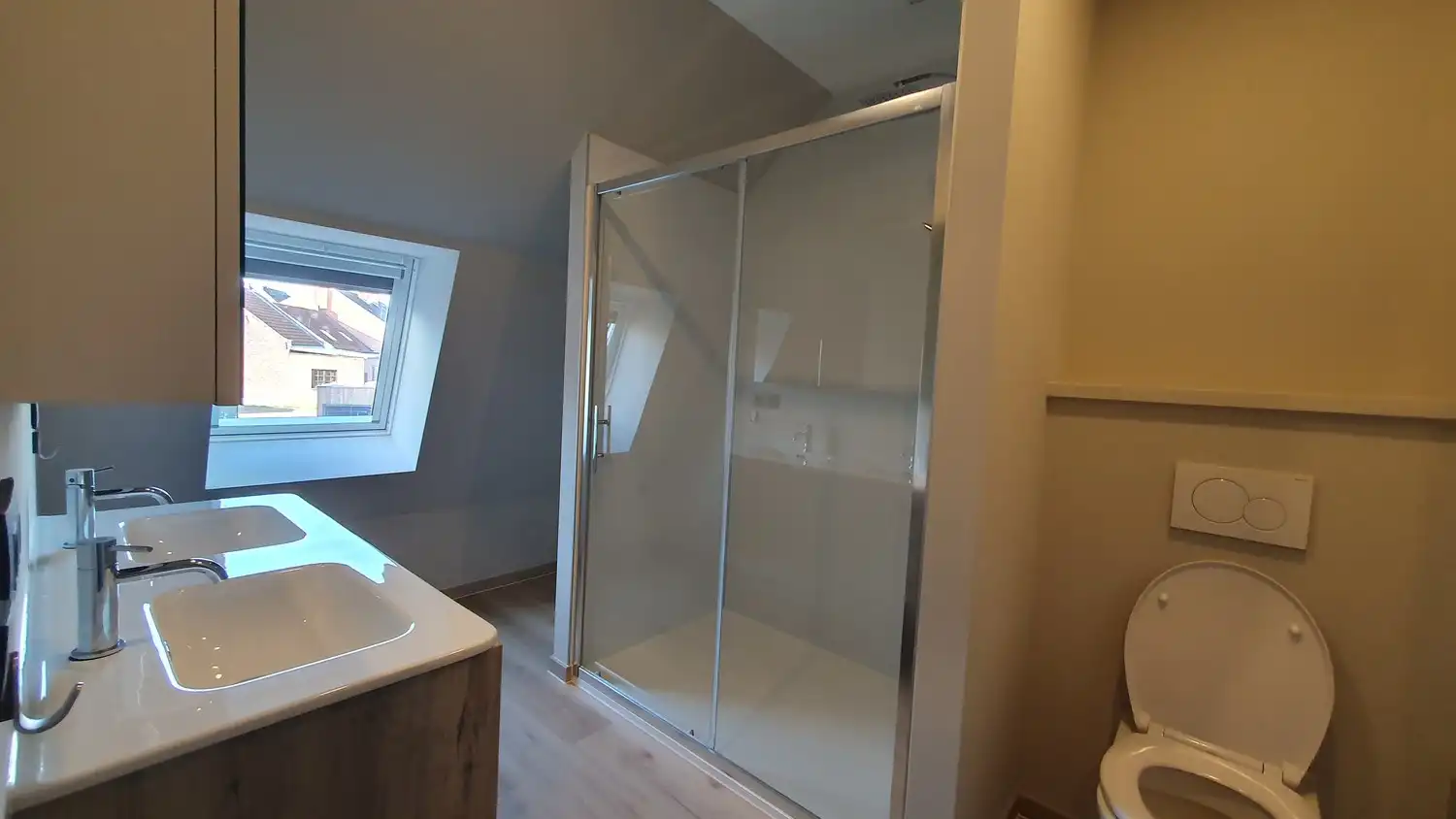 Volledig gerenoveerde HOB stadswoning met toffe tuin en 2 slaapkamers in Bree centrum foto 10