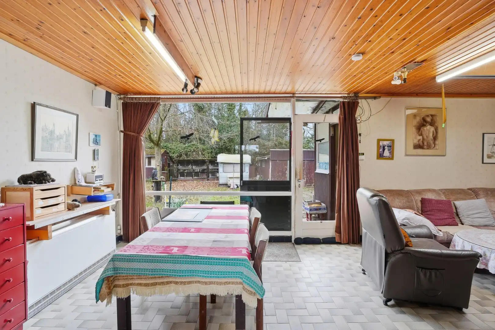 Alleenstaande bungalow op prachtige ligging in het groen foto 6
