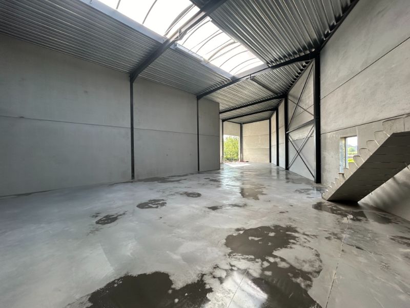 Nieuwbouw magazijn (411 m²) + mezzanine van 123 m² en 4 parkings foto 4