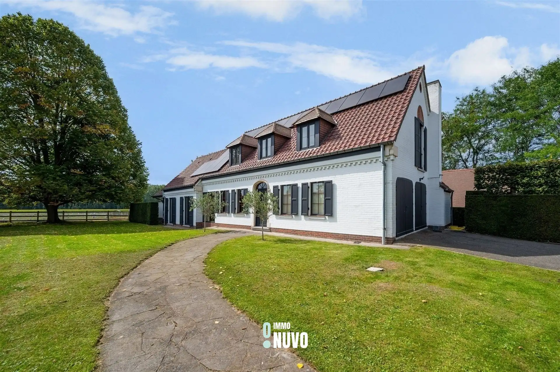 Landelijke woning foto {{pictureIndex}}