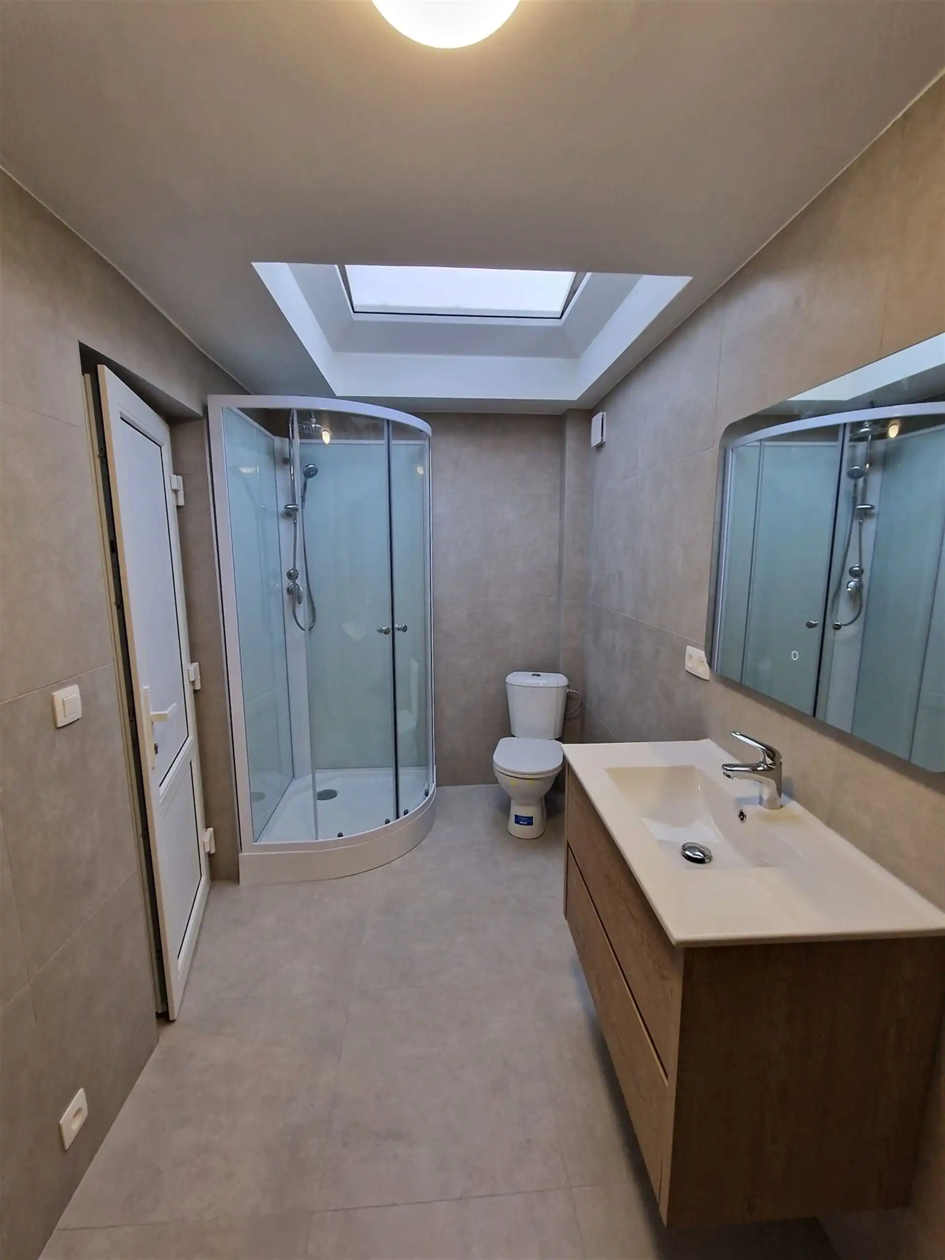 VOLLEDIG VERNIEUWDE STUDIO MET SLAAPHOEK  foto 4