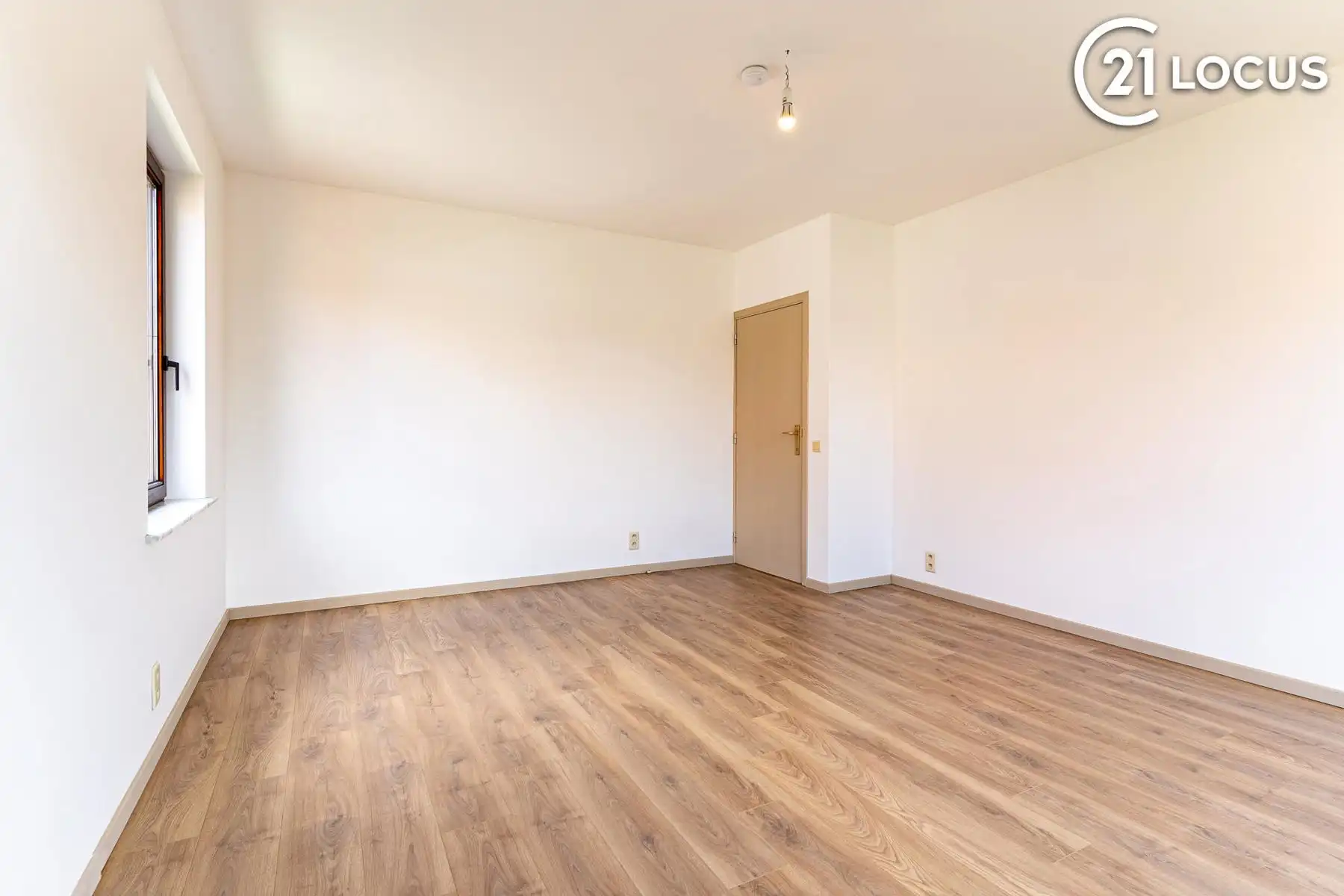 Ruim instapklaar appartement met garage in Burcht foto 9