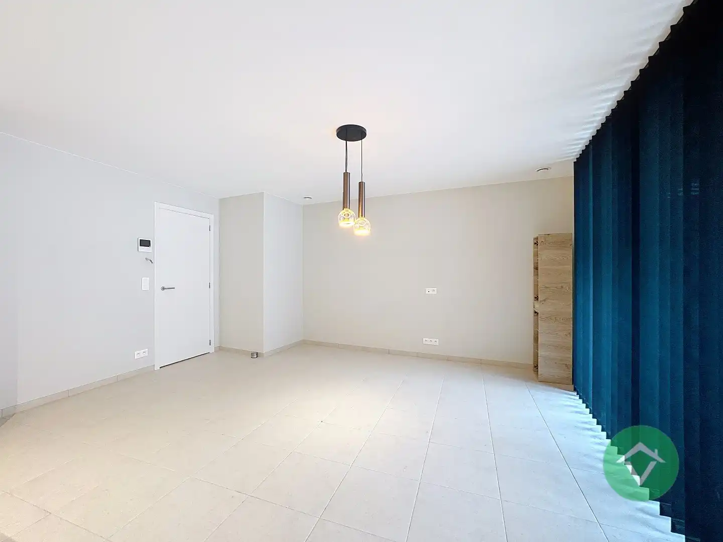 Volledig geschilderd Instapklaar appartement met garage in centrum Koekelare foto 6