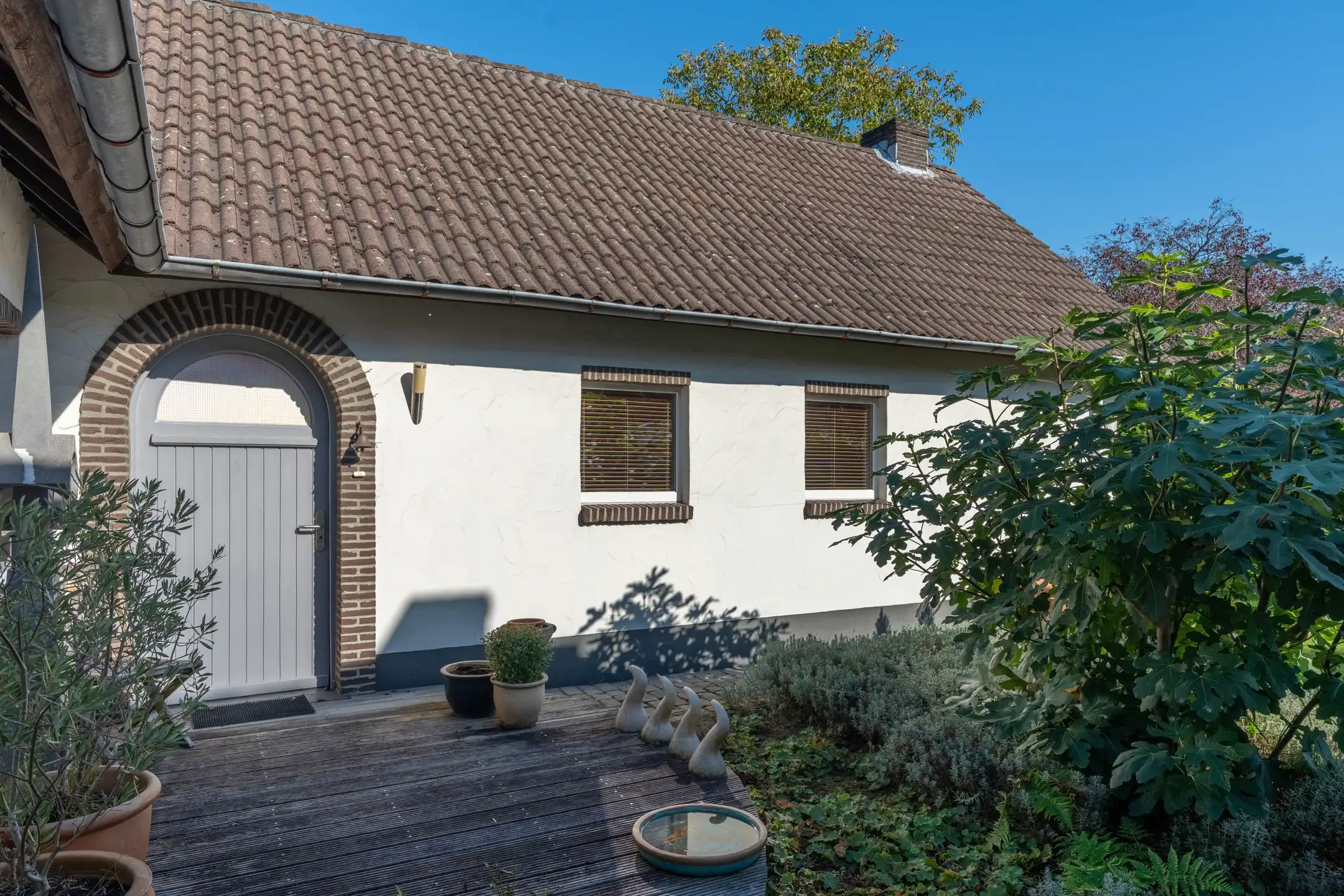 Gunstig gelegen laagbouwwoning met 3 slpks, tuin en garage. foto 6