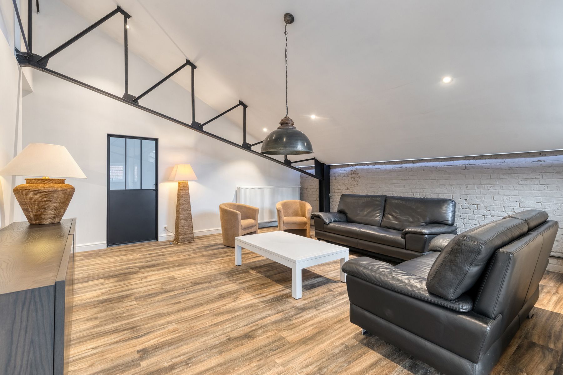 Recent vernieuwde loods met bovenliggend luxe appartement ! foto 22