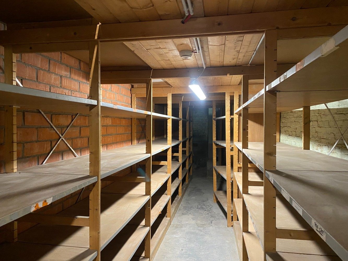 Magazijn met bureauruimte en autostaanplaats te koop op een toplocatie in centrum Lier foto 6