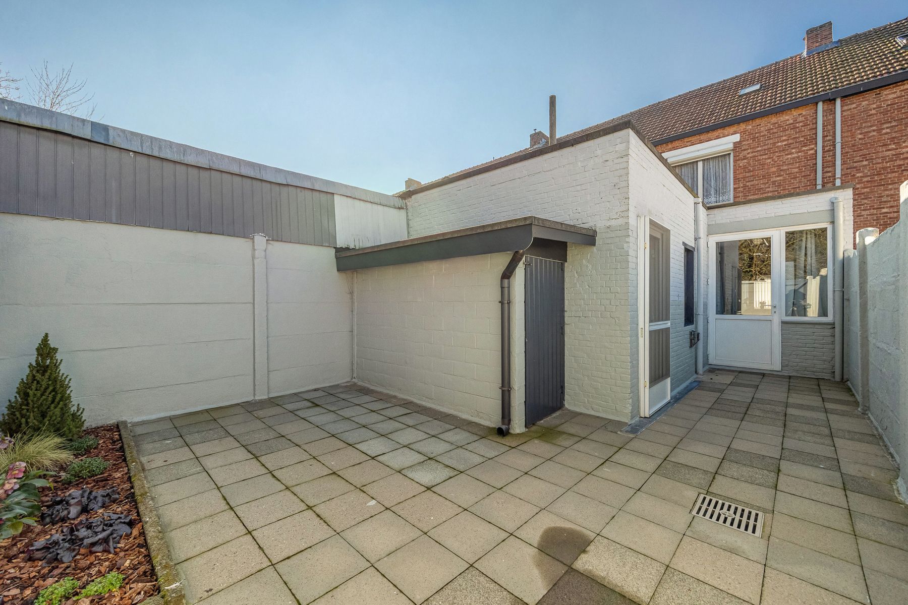 Goed onderhouden woning met stadskoer. foto 15
