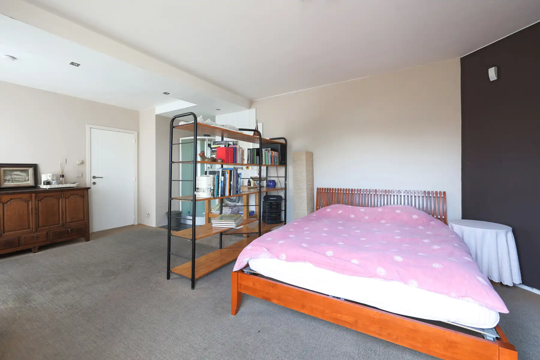 Vrijstaande woning op uniek perceel met zwembad foto 18