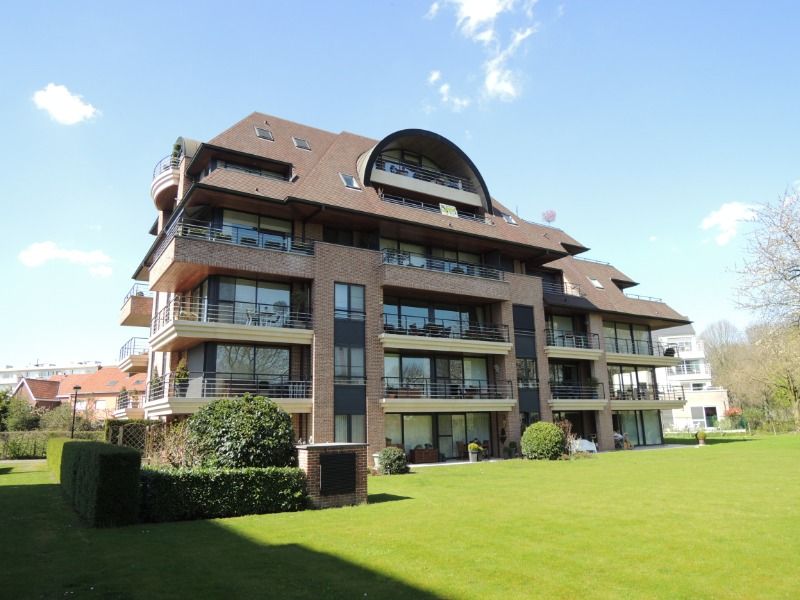 Instapklaar 2-slpk APPARTEMENT + GARAGE foto {{pictureIndex}}