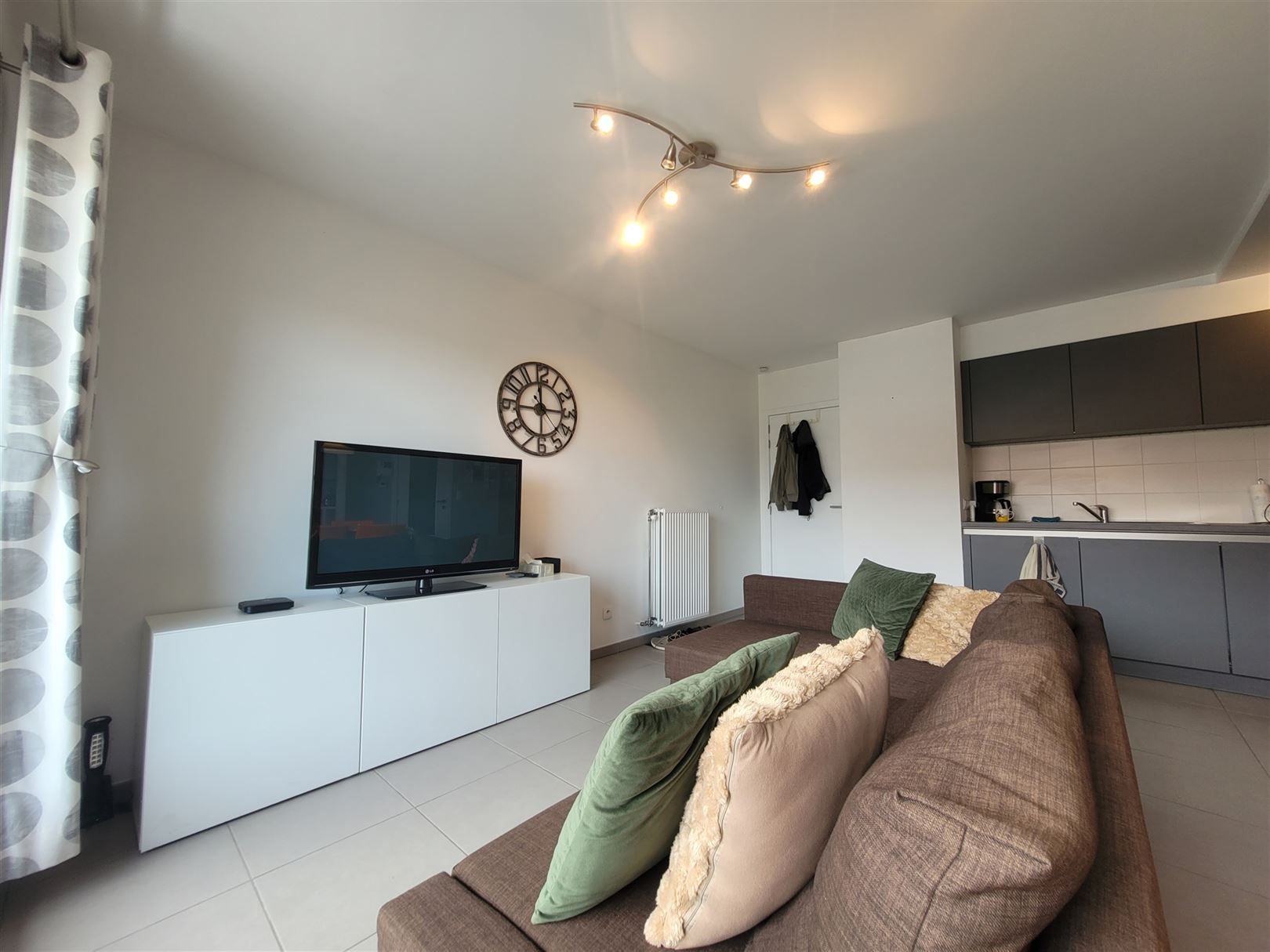 appartement foto {{pictureIndex}}