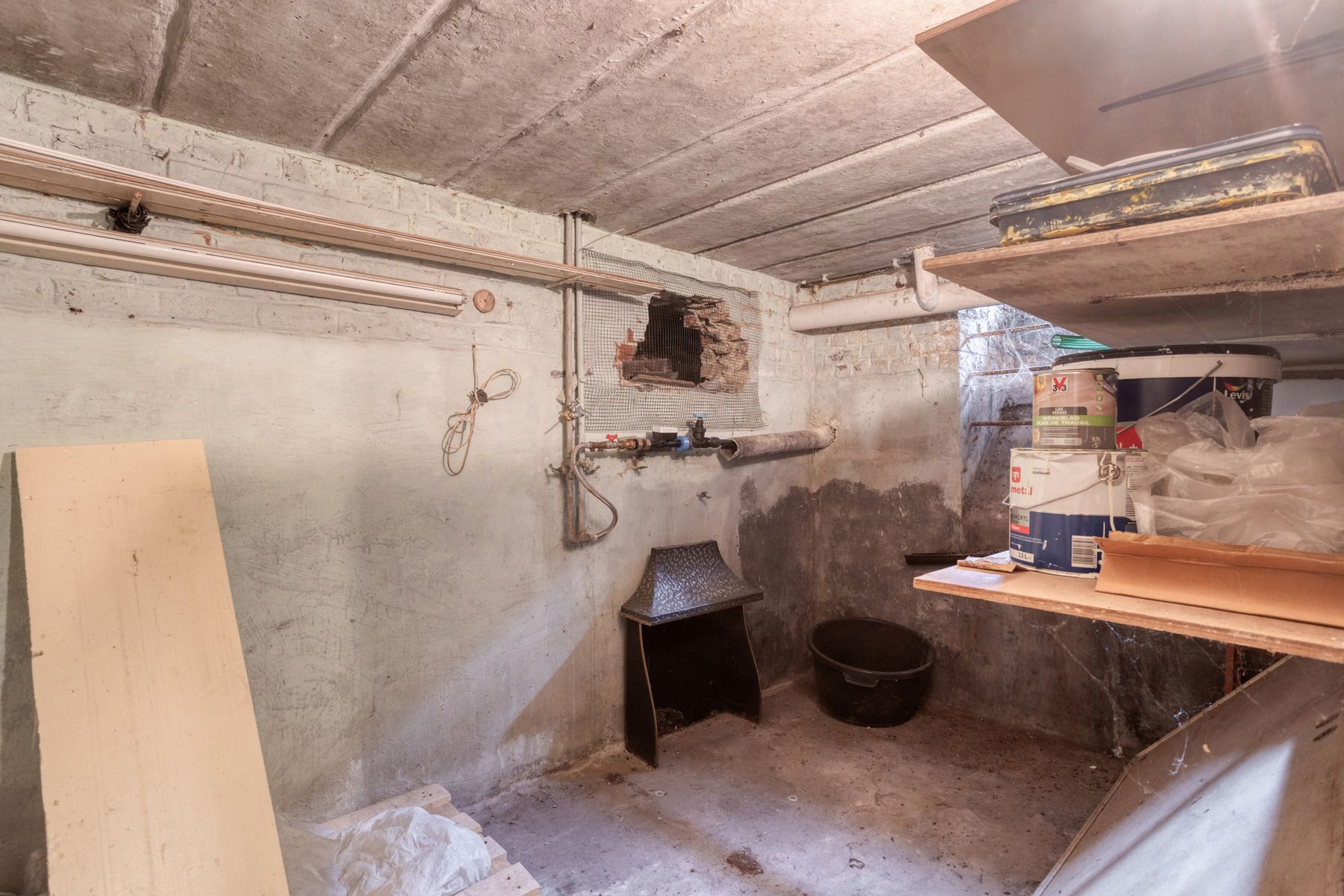 Te moderniseren halfopen woning met tuin en garage foto 20