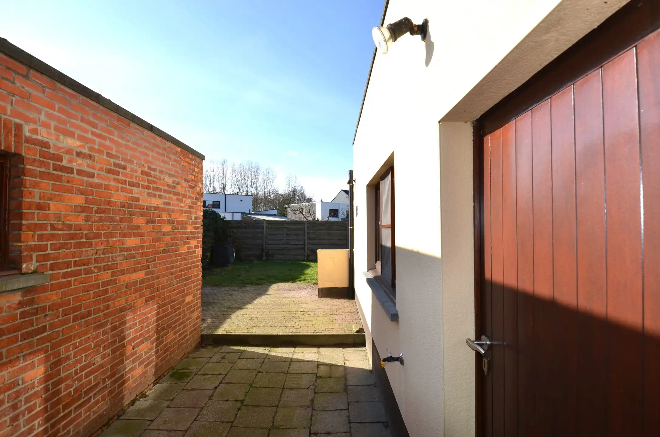 Knusse te renoveren laagbouw op TOP-ligging foto 3