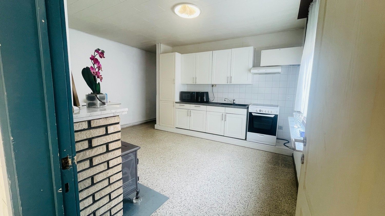 Hoofdfoto van de publicatie: Veelzijdige vrijstaande woning met praktijkmogelijkheid in het centrum van Ruddervoorde