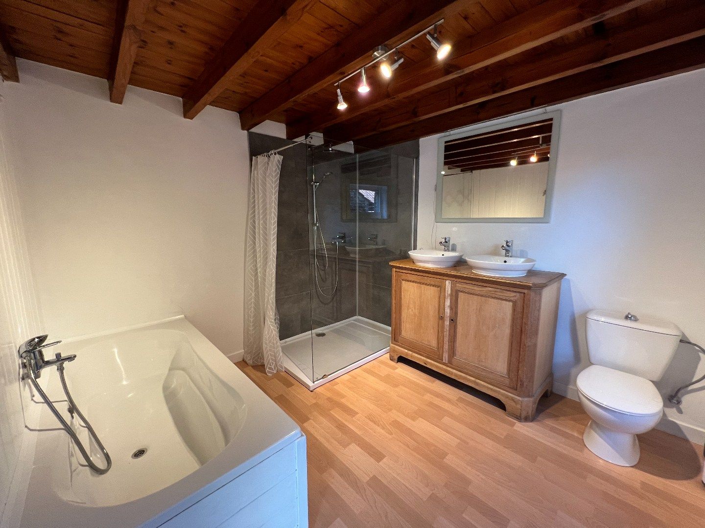 GEZELLIGE WONING MET DRIE SLAAPKAMERS, GARAGE EN TUIN foto 11