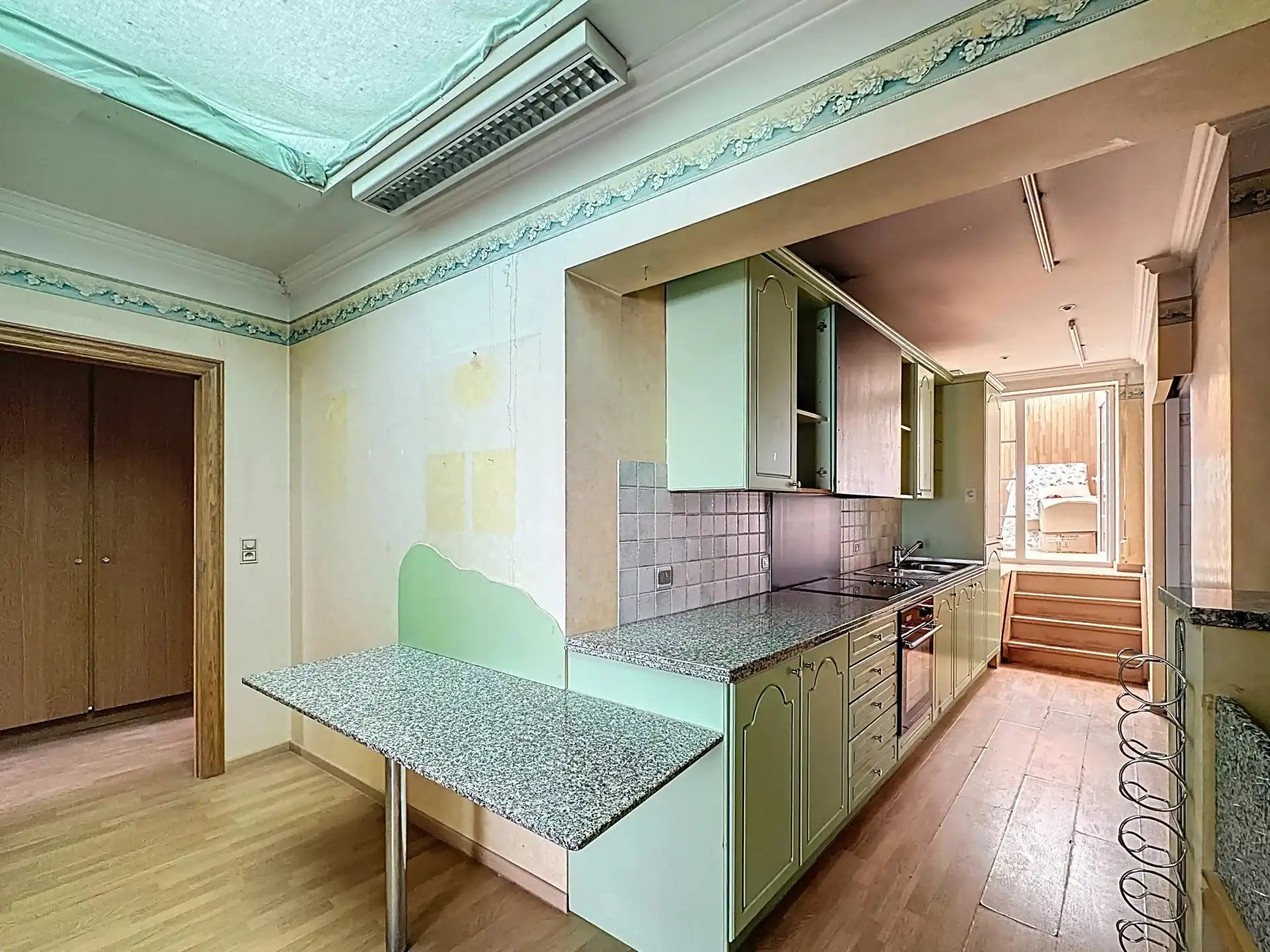 Handelspand met magazijn en bovengelegen appartement. foto 10