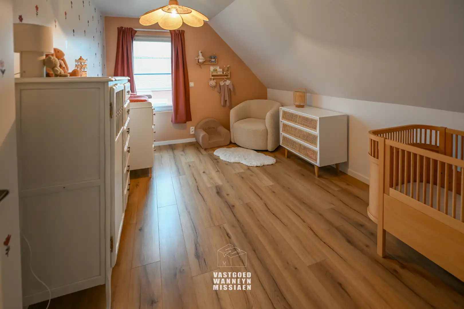Charmante woning met 3 slaapkamers, bureel, garage en tuin met verzicht op 972m² foto 11