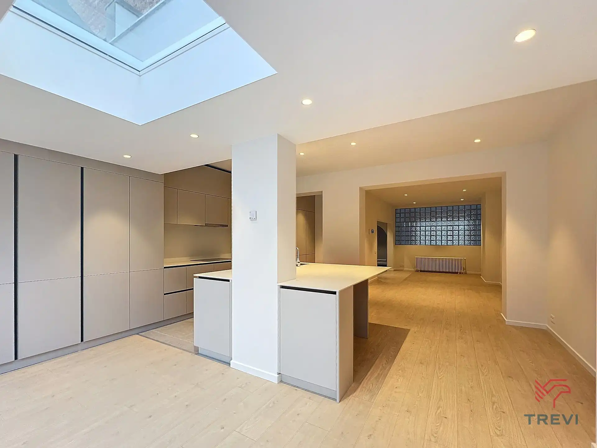 Schitterend huis met 5 slaapkamers en tuin  foto {{pictureIndex}}