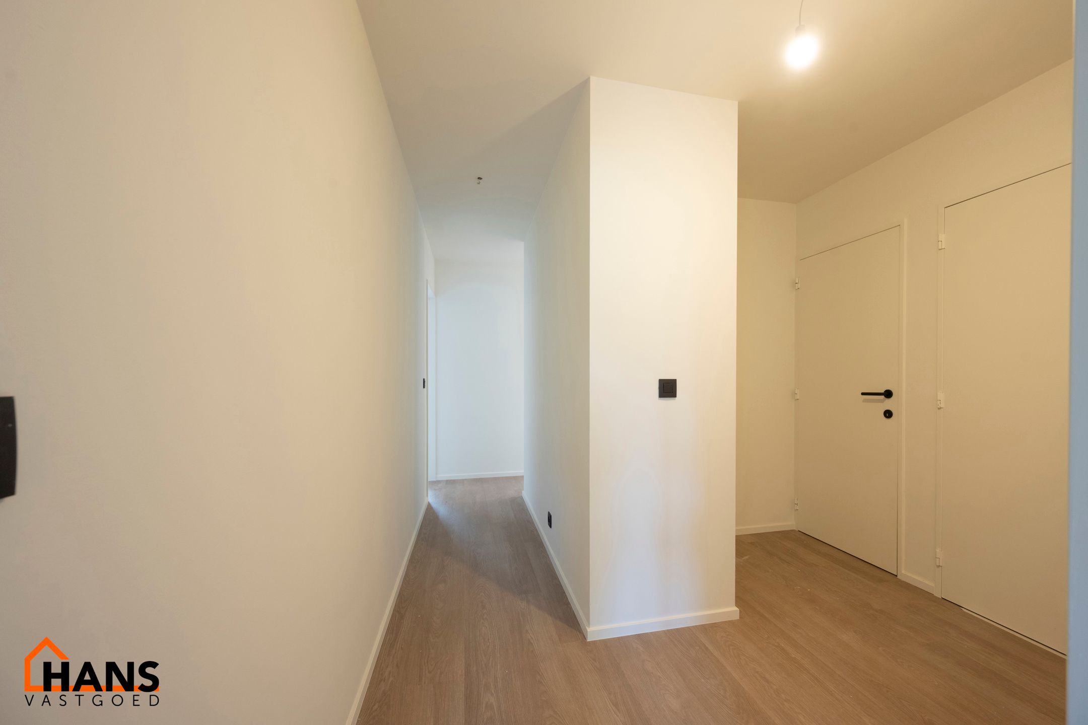 Volledig gerenoveerd gelijkvloers appartement. foto 12