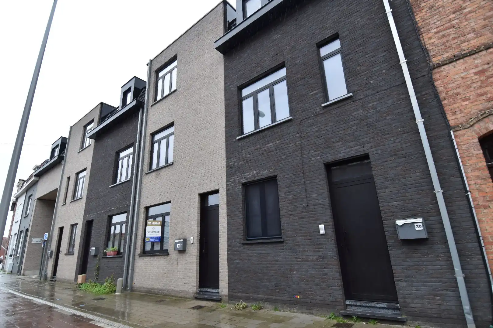 Rijwoning met 3 slaapkamers en tuin in Kortrijk foto {{pictureIndex}}