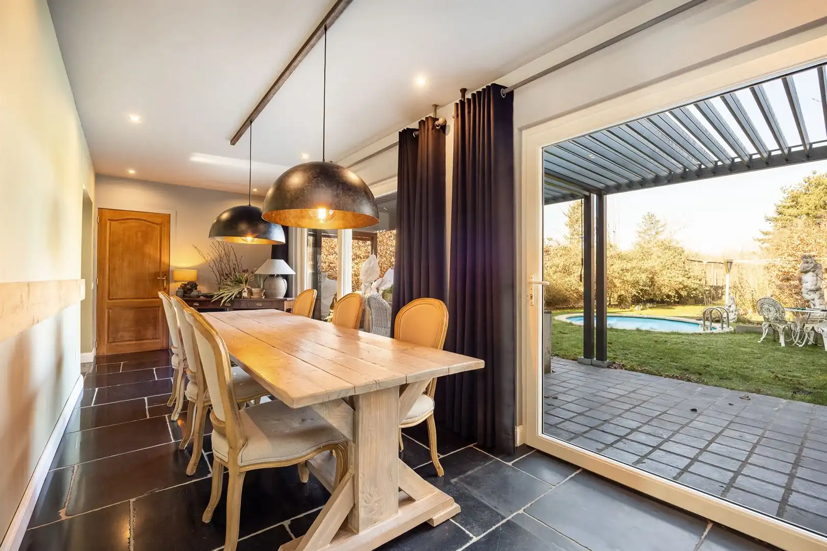 Een thuis vol sfeer met 5 slpks en een mooie tuin! foto 9