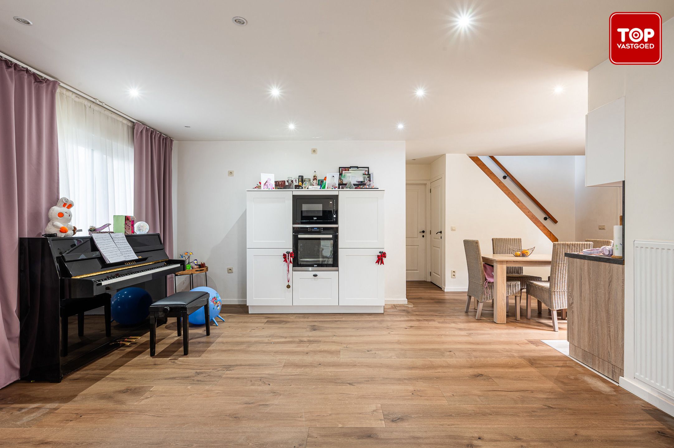 Alleenstaande woning met 3 slaapkamers, 2 badkamers en inpandige garage  foto 8