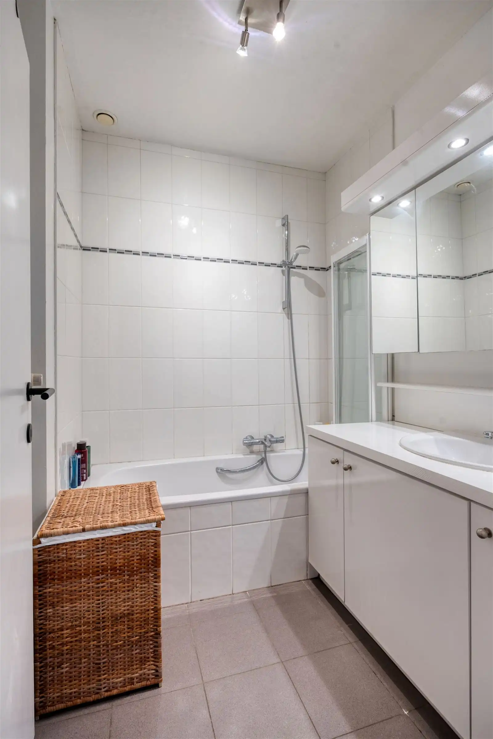 Instapklaar gemeubeld gelijkvloers appartement met tuin nabij het centrum van Edegem foto 12