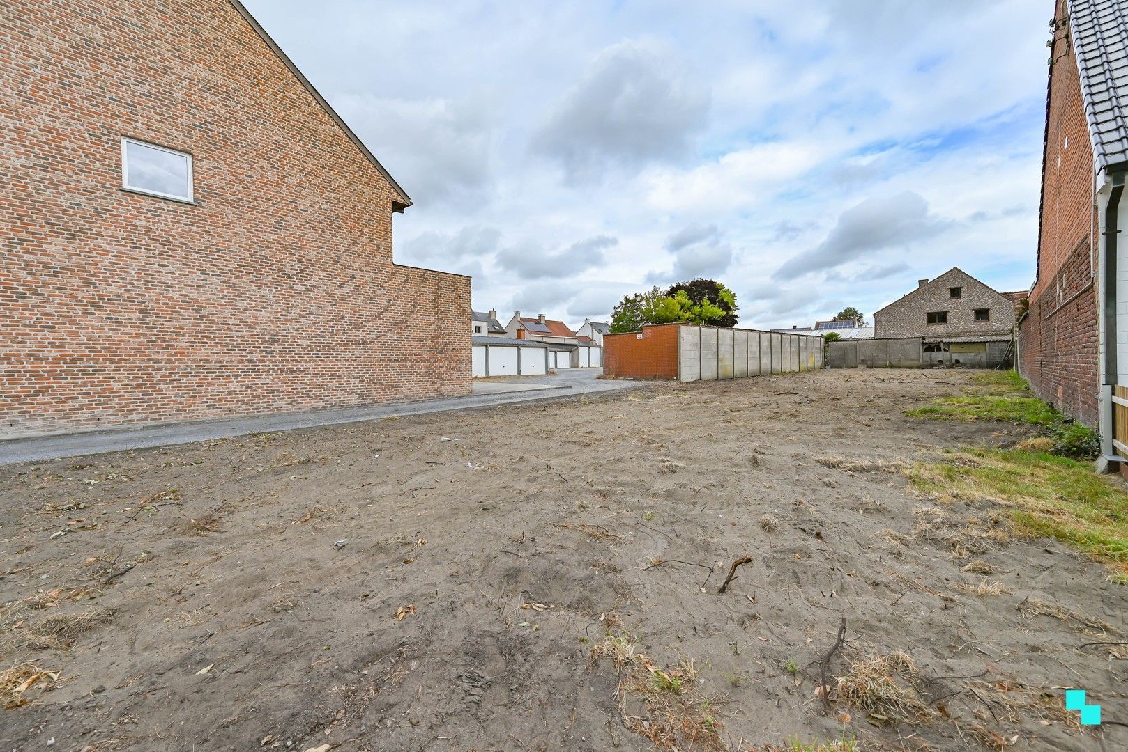 Bouwgrond zonder bouwverplichting van 551 m² voor halfopen bebouwing te Emelgem foto 5