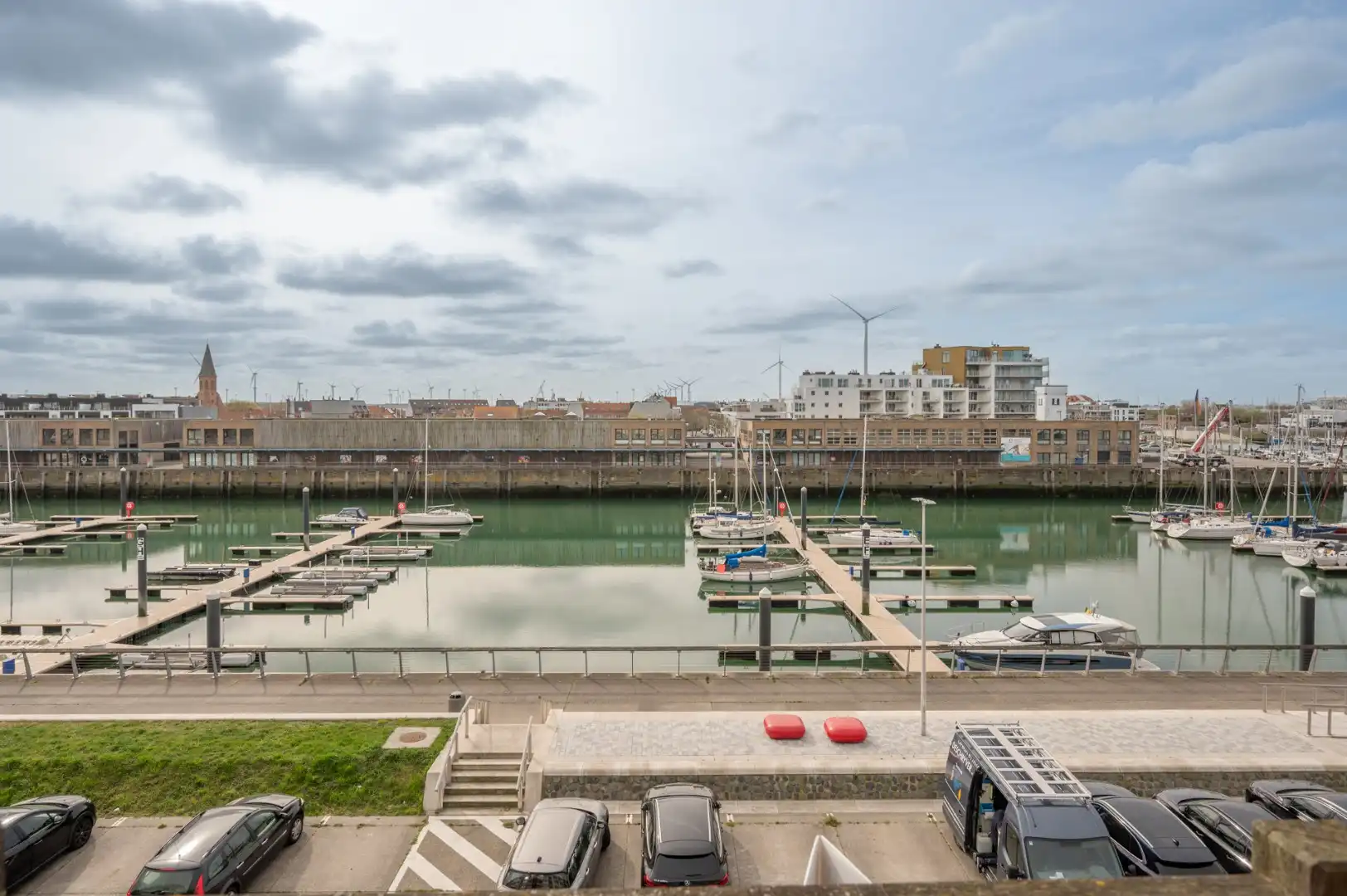 Zonnig appartement met 2 slaapkamers en terras met zicht op de jachthaven foto 10