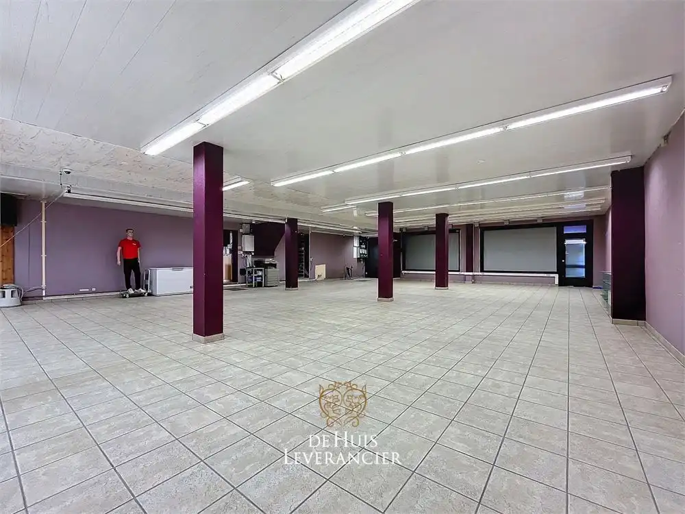 Ruime (253m) handelsgelijkvloers in het centrum van Kontich-Kazerne foto 6