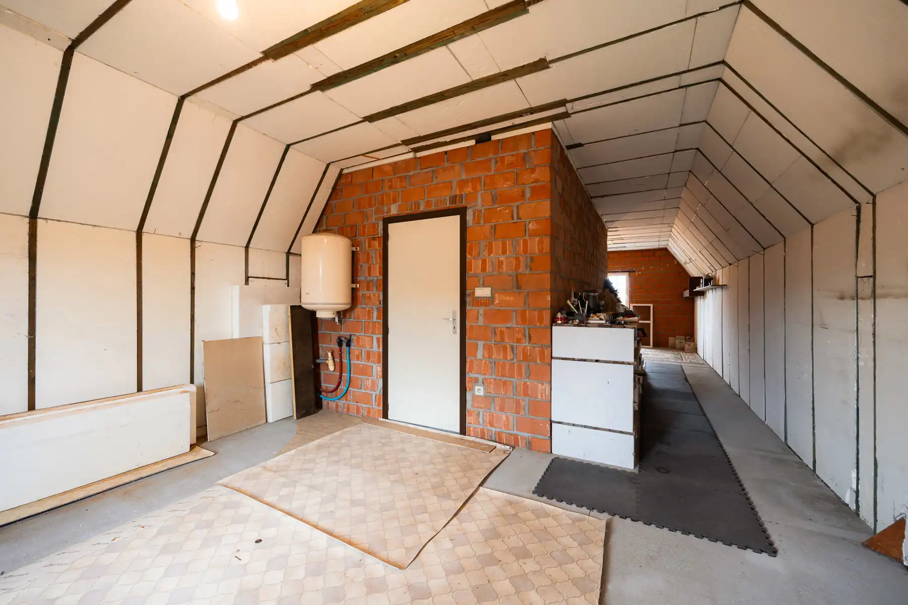 Statige villa met uitzonderlijk veel ruimte en potentieel  foto 23