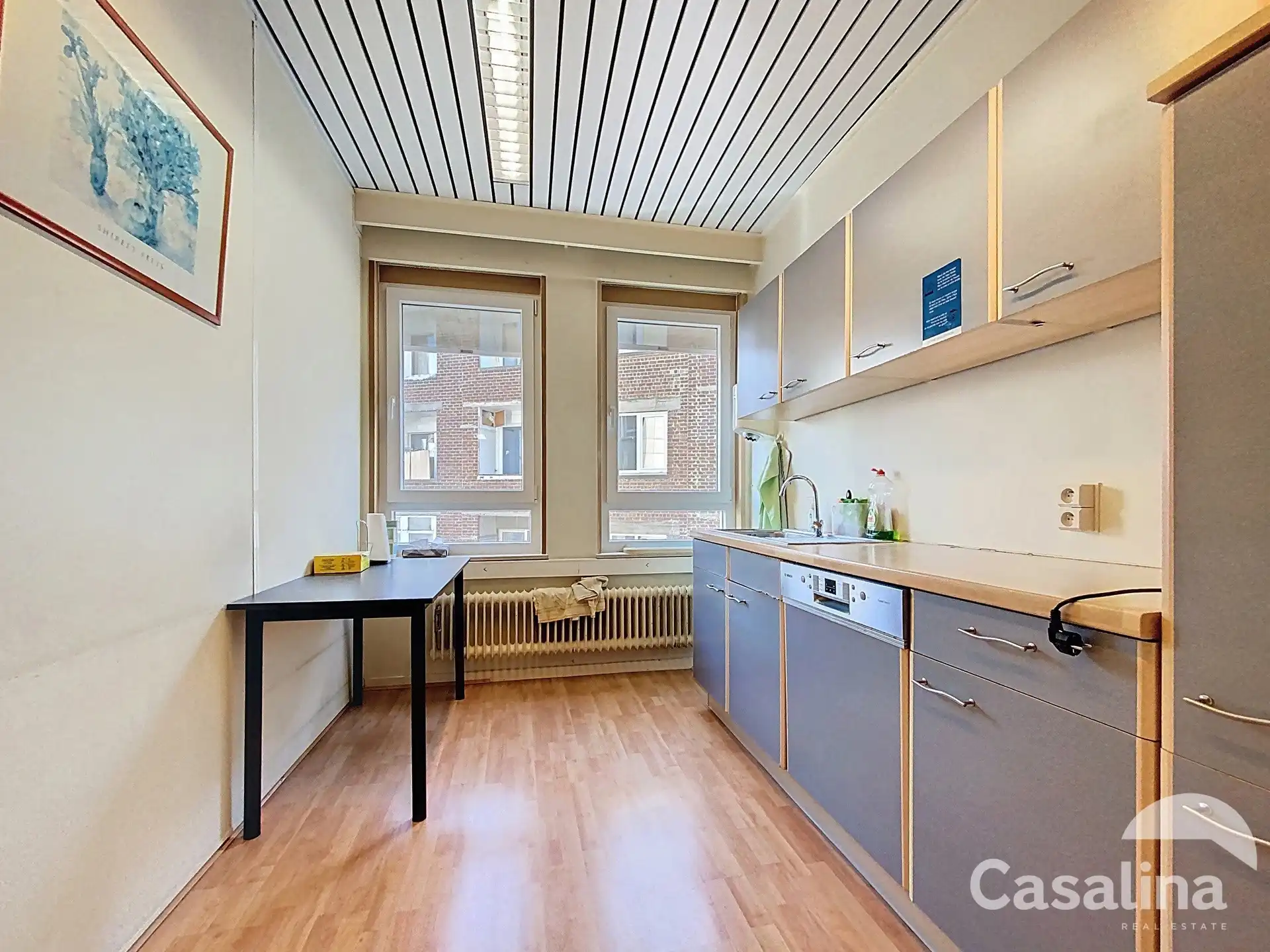 Ruime kantoorruimtes van 564 m², ideaal gelegen met parkings foto 13