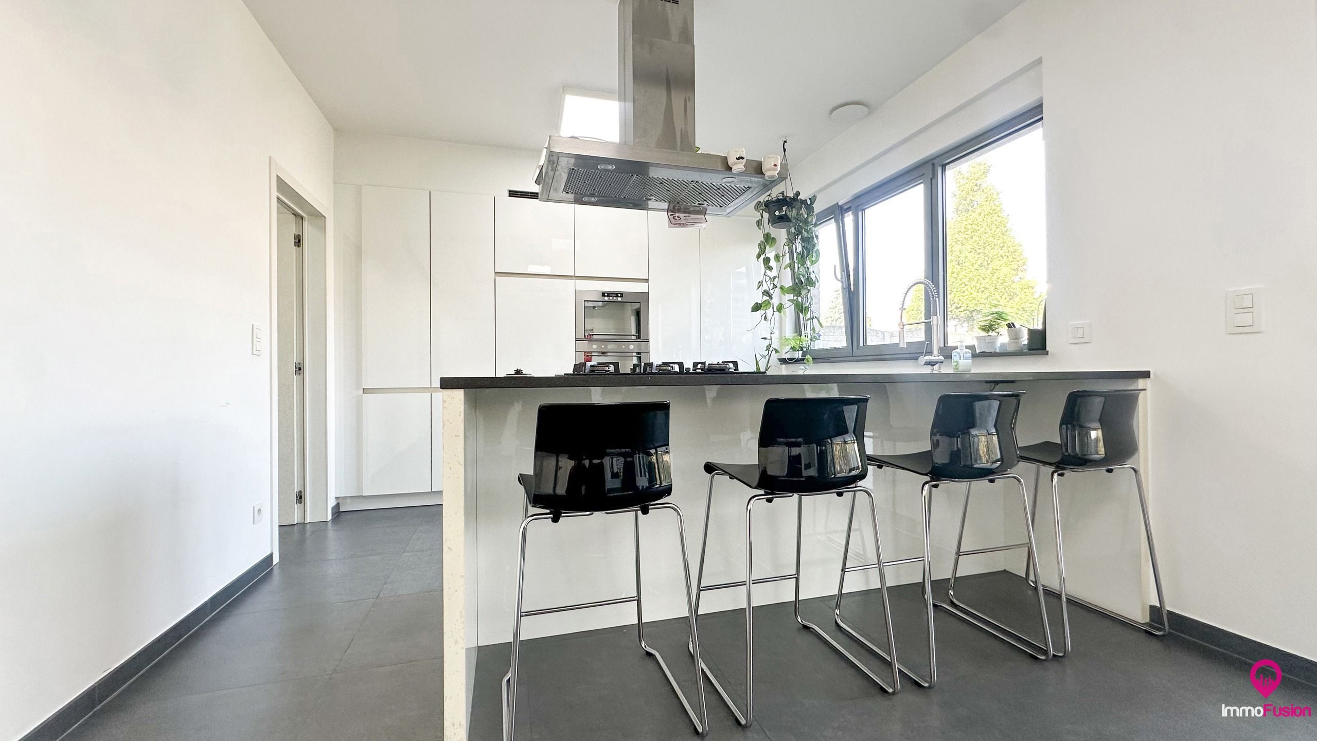 Recente vrijstaande woning van 240 m² en 8are grond! foto 11