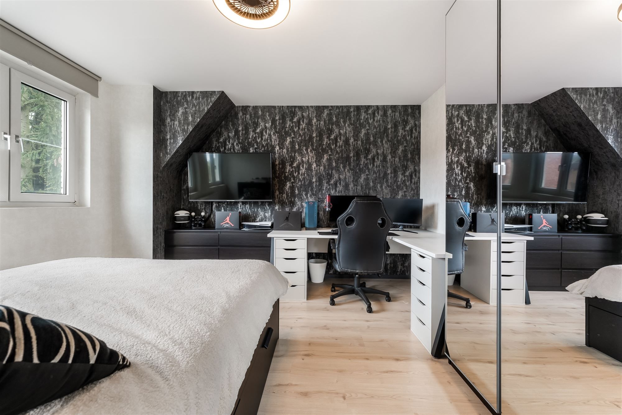 UITERST KNAPPE GERENOVEERDE WONING MET 4 SLAAPKAMERS, ZEER RUSTIG GELEGEN TE PAAL foto 18