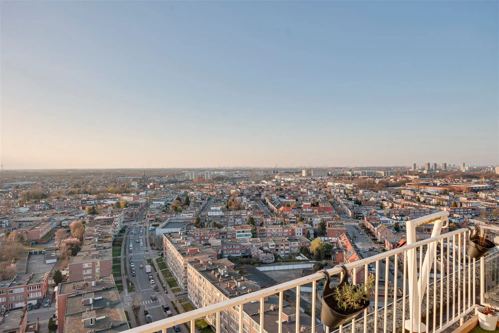 Charmant 1-slpk appartement met ruim terras in Wilrijk foto 3