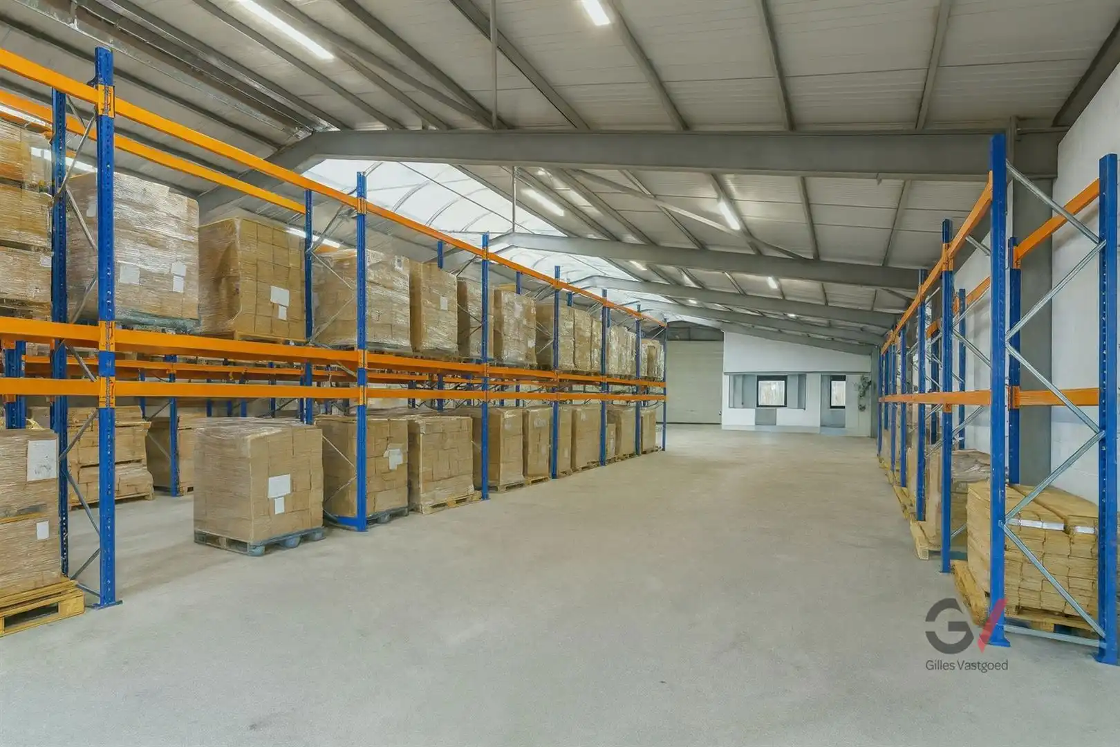 Gerenoveerde magazijnruimte met buitenruimte foto 3