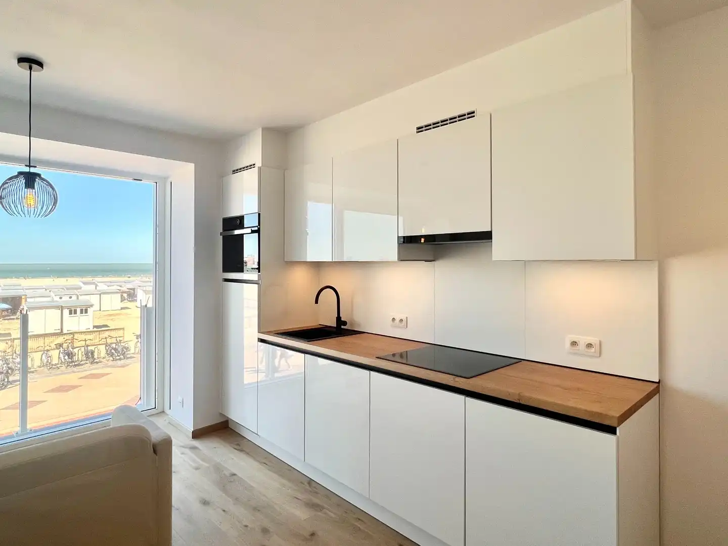 Gerenoveerde studio met slaaphoek op de Zeedijk foto 5