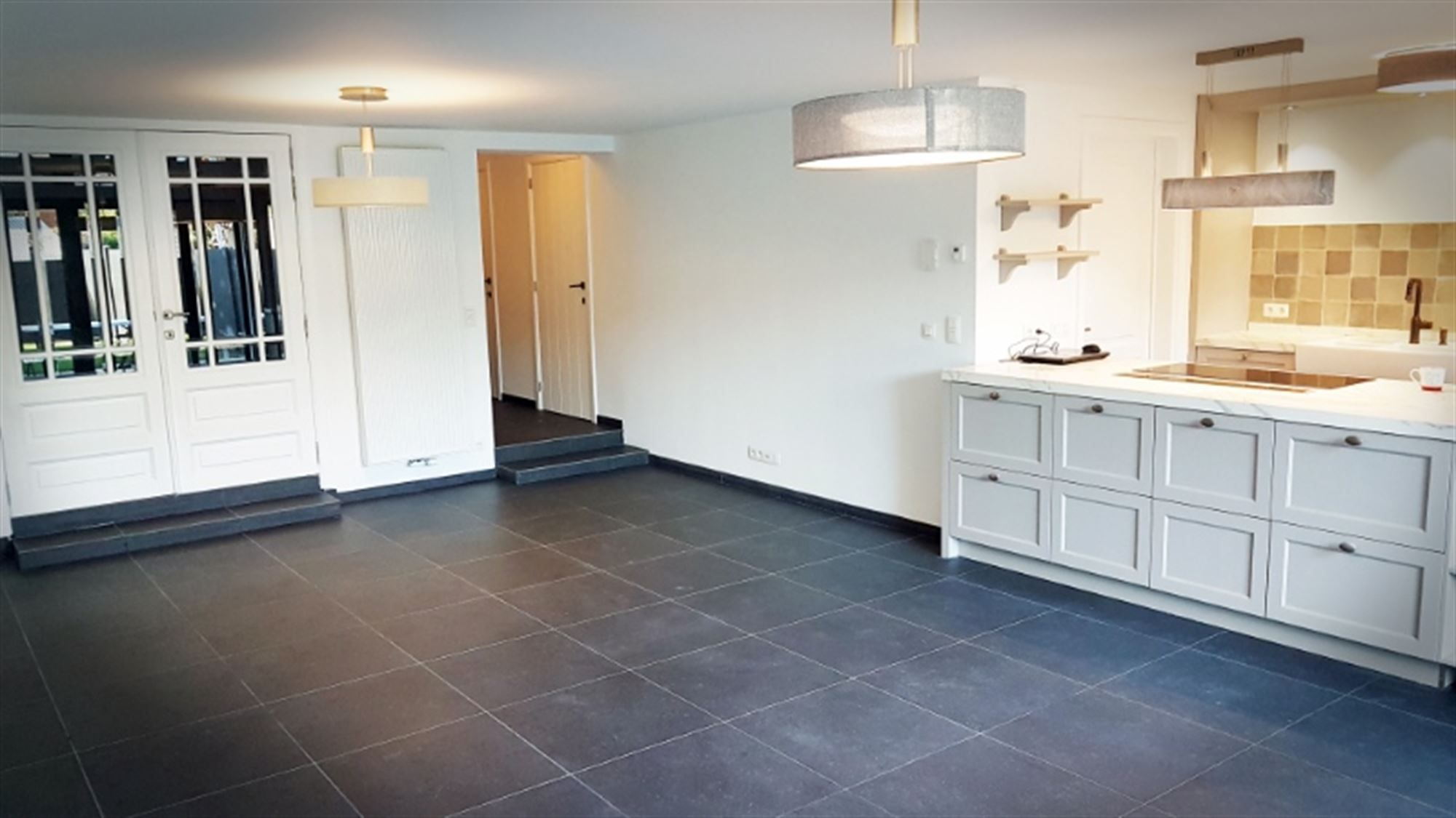 Prachtig gerenoveerd gelijkvloers appartement met 2 slaapkamers foto 9