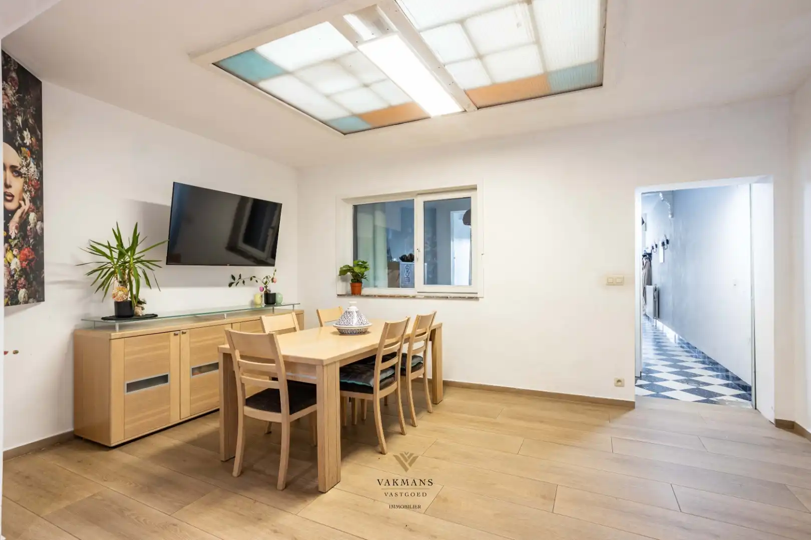 Ruime gezinswoning met 4 slaapkamers, tuin en eigen parkeerplaats. foto 9